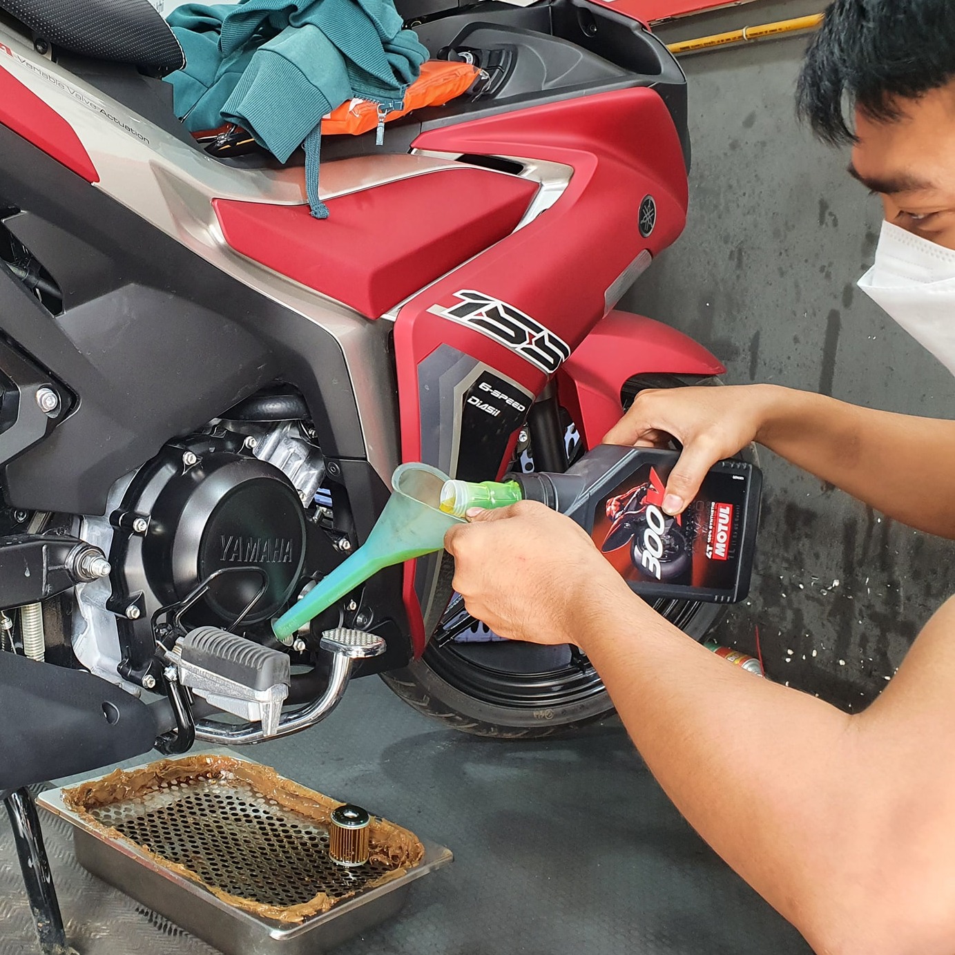 Sửa xe máy hao dầu như thế nào?
