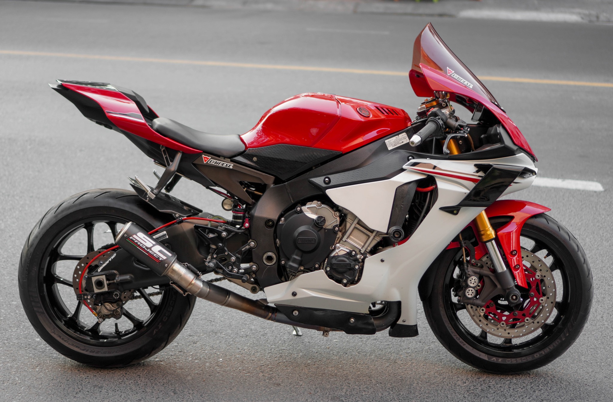 Giá xe Yamaha R1 mới nhất