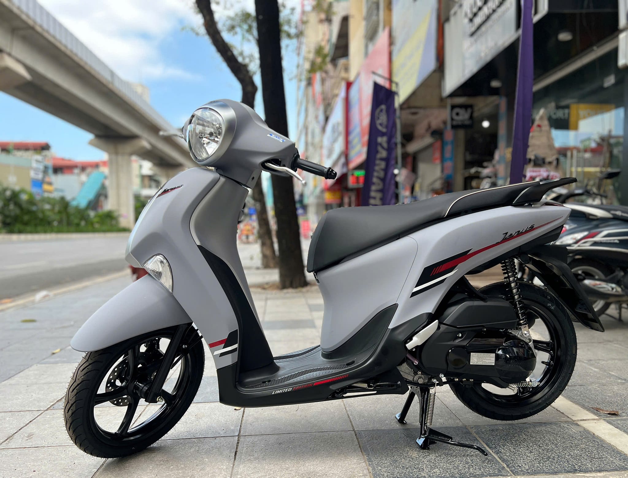 janus-2025-gia-bao-nhieu 