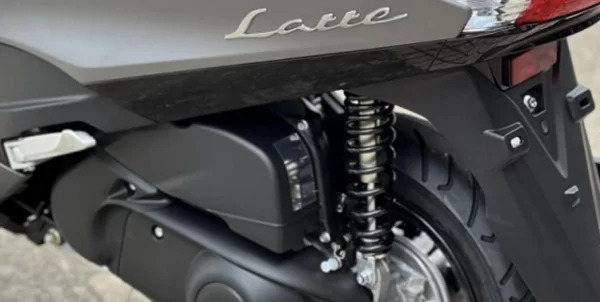 review-chi-tiet-yamaha-latte-xam-den